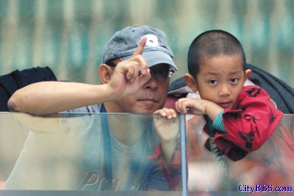 盘点中国明星子女的学校-姜文和周韵的两个孩子姜太郎和姜二郎