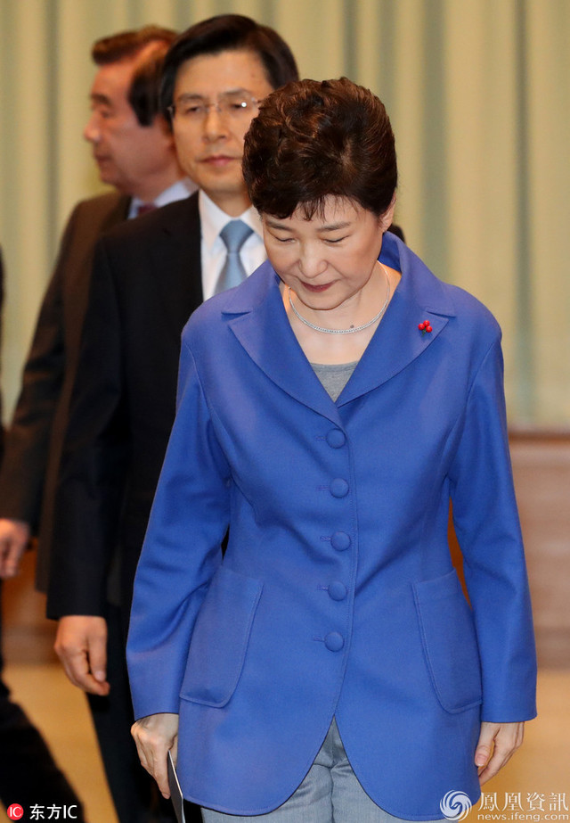 朴槿惠在国会通过总统弹劾案后现身