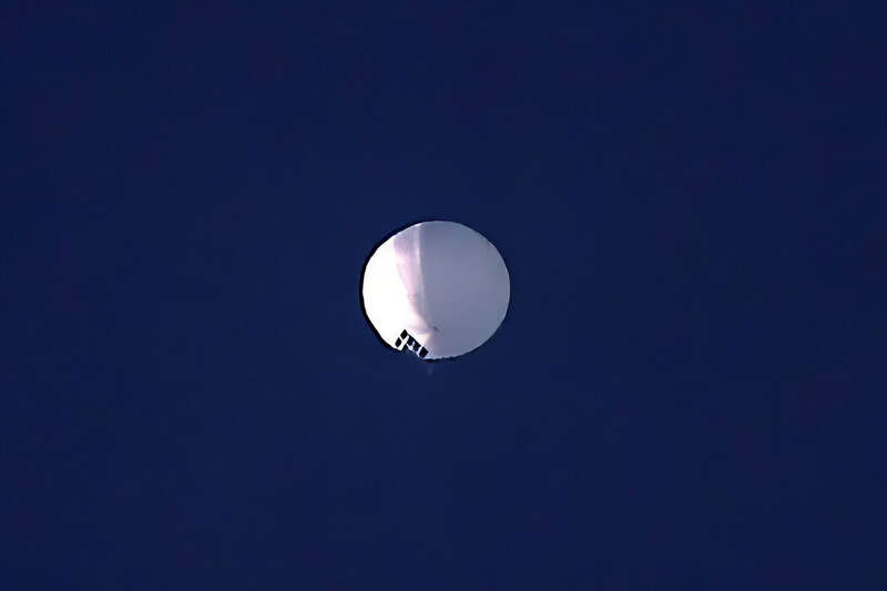 漂浮在蒙大拿州比灵斯市的高空气球
