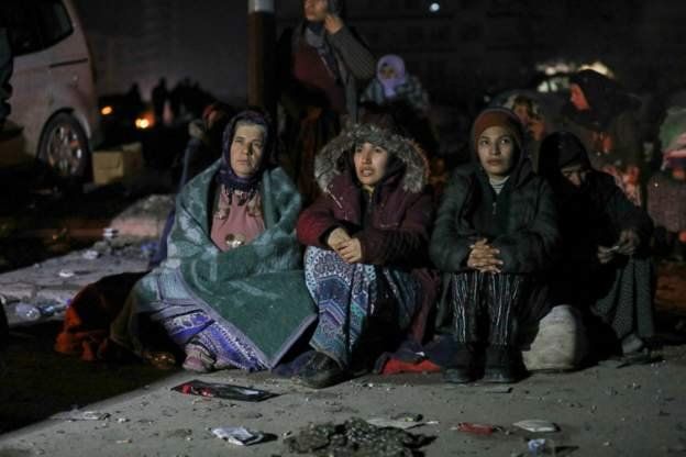 土耳其叙利亚大地震：寒冷、愤怒、无家可归的灾民，港口大火与战乱中的灾区 ...