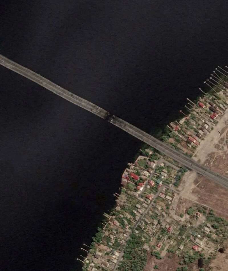 被海马斯炸的“千疮百孔”的赫尔松安东诺夫大桥