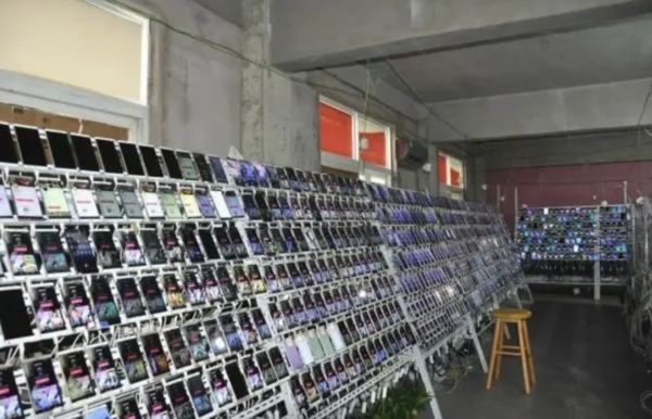 宿州警方近期破获一起“网络水军”犯罪案，26000部手机刷流量制造高人气
